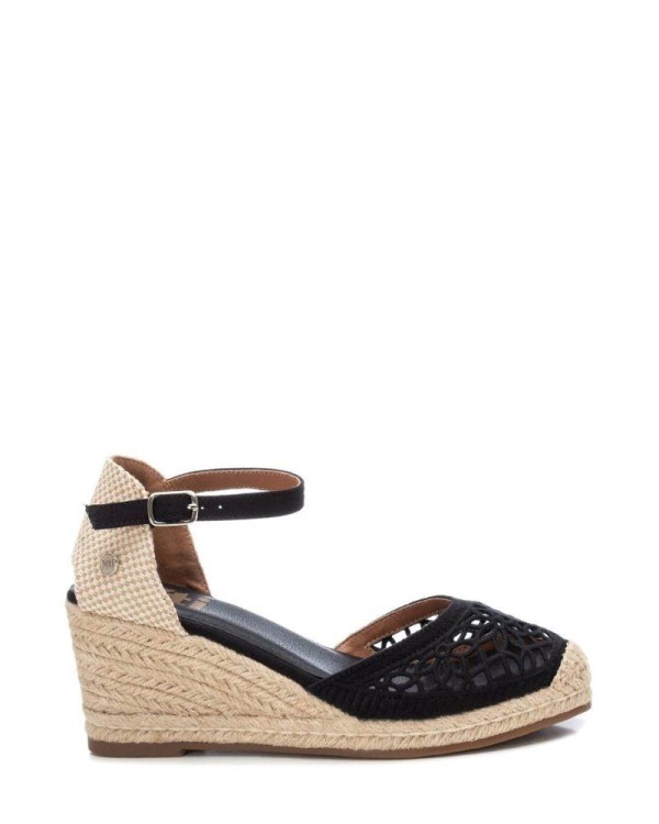 Sandale brodate cu platforma