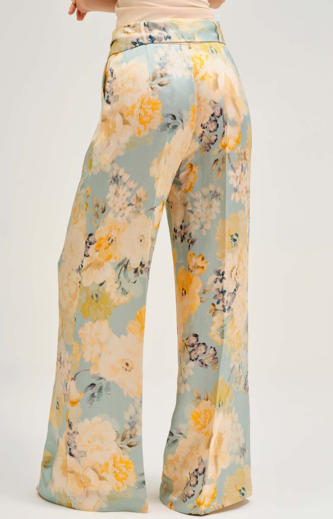 Pantaloni palazzo&nbsp;&nbsp;cu imprimeu floral și eleganță fluidă