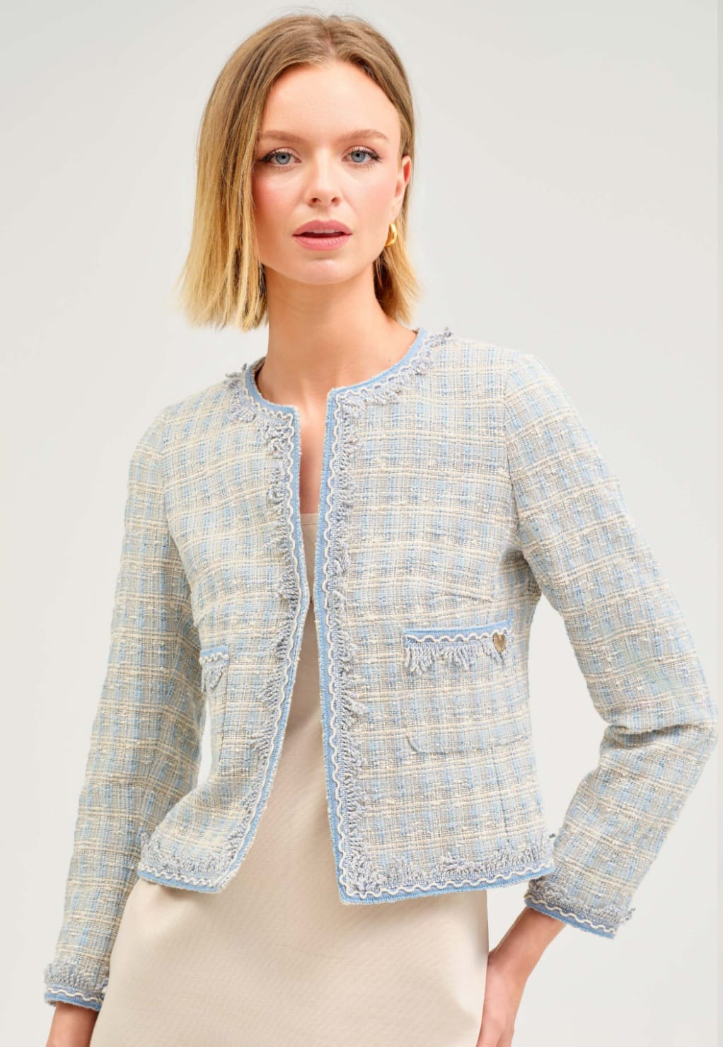 Jacheta din tweed in nuante pastelate de albastru si crem