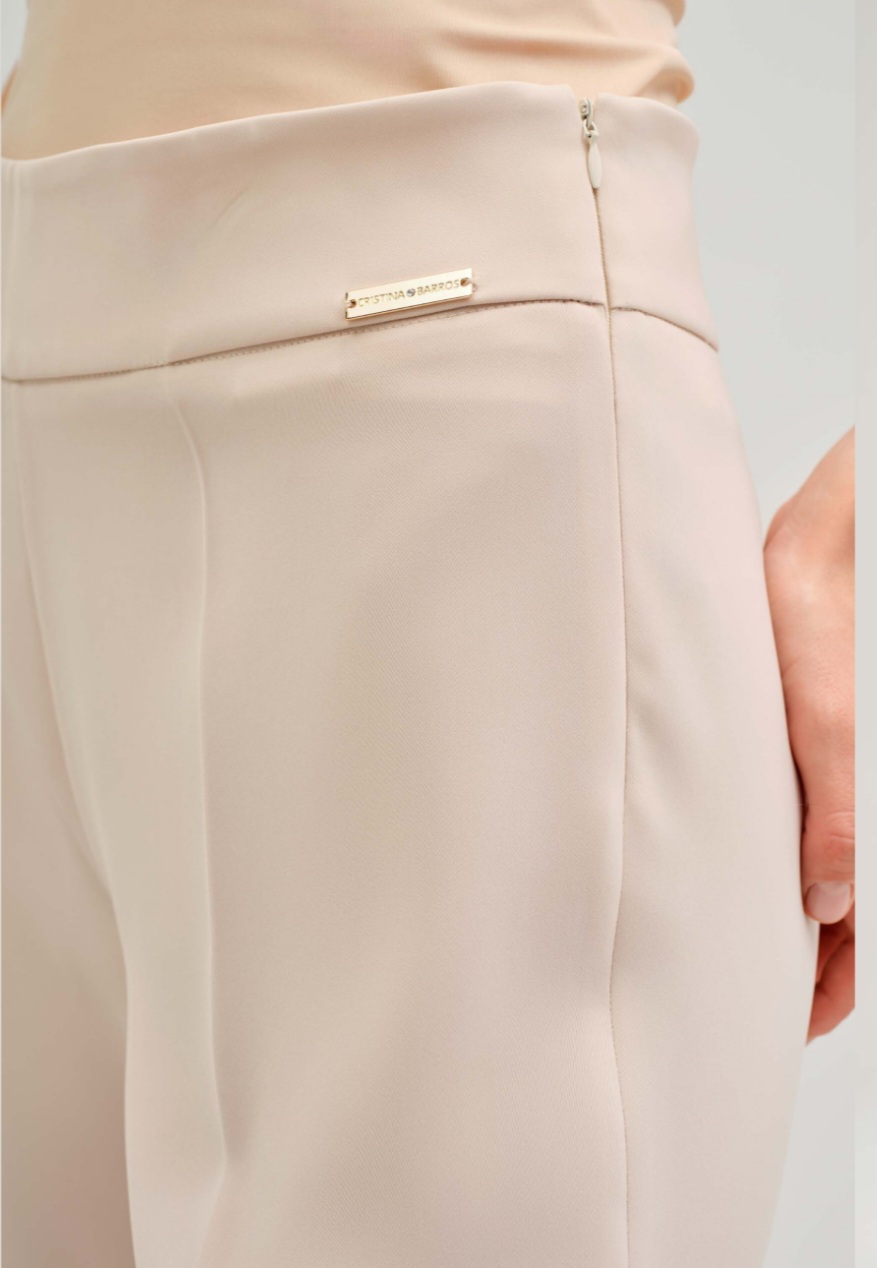 Pantaloni crem evazați 