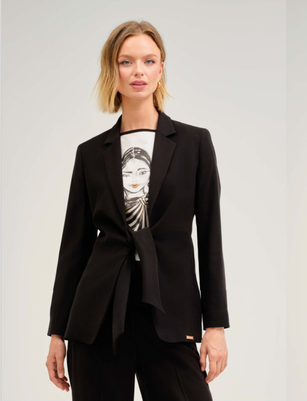 Sacou negru cu nod frontal