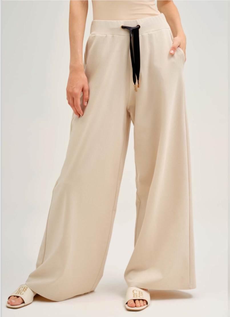 Pantaloni bej cu șnur contrastant 