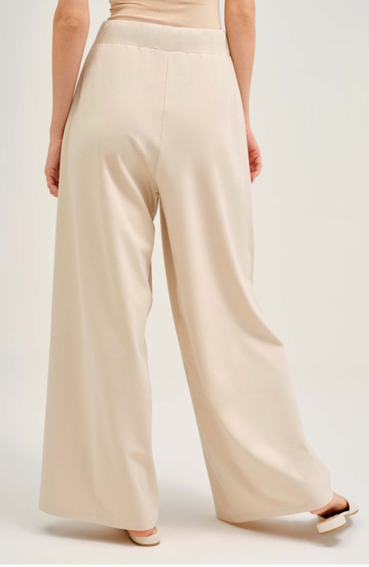 Pantaloni bej cu șnur contrastant 