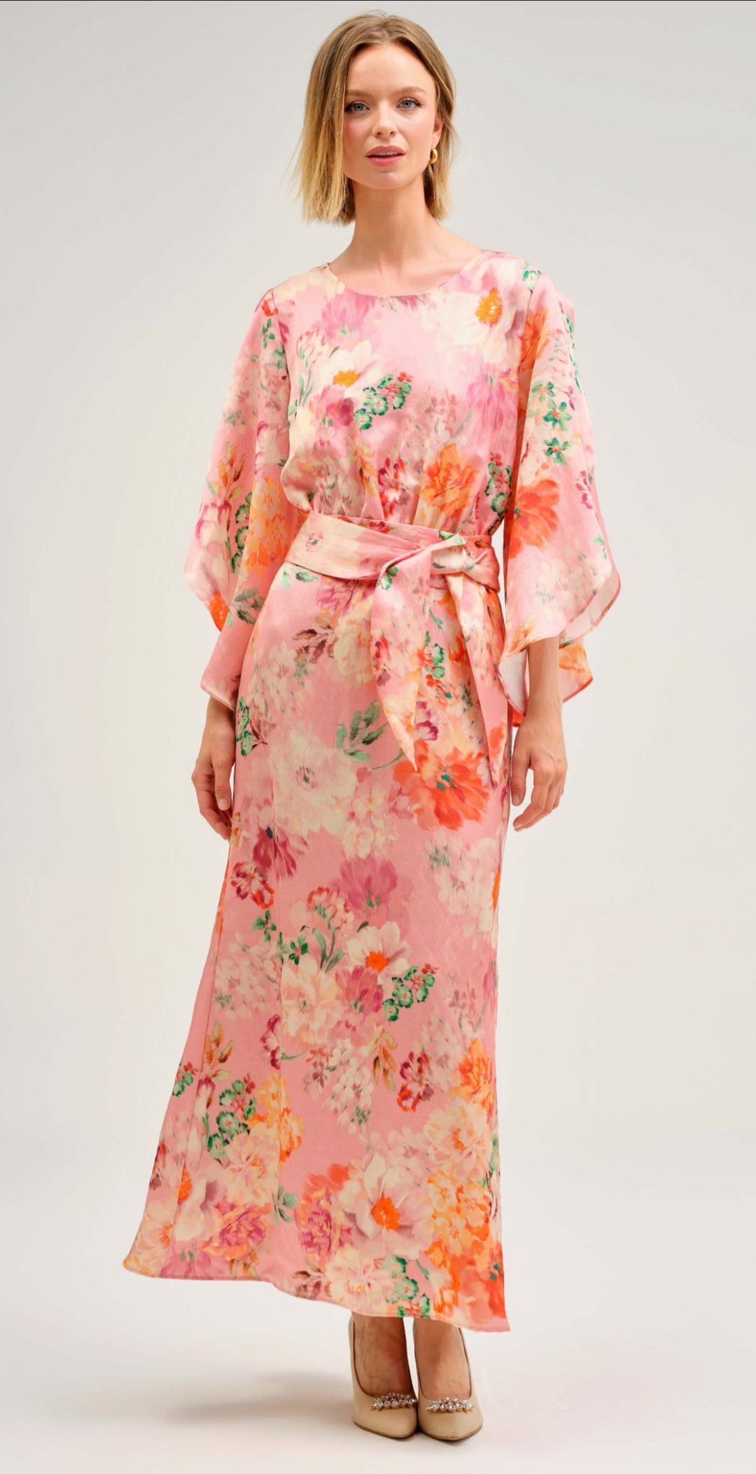 Rochie Maxi Florală cu Mâneci Despicate și Cordon 