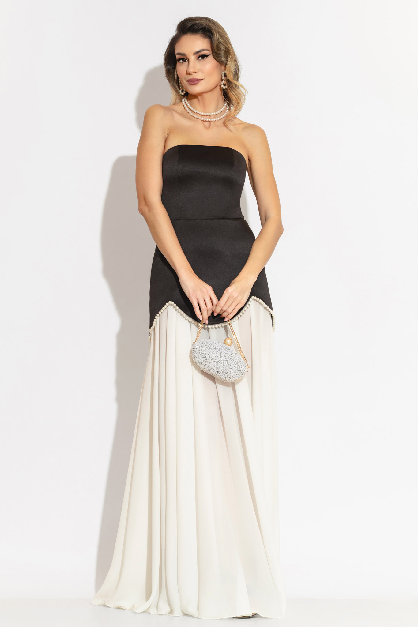 Rochie cu detalii din perle 