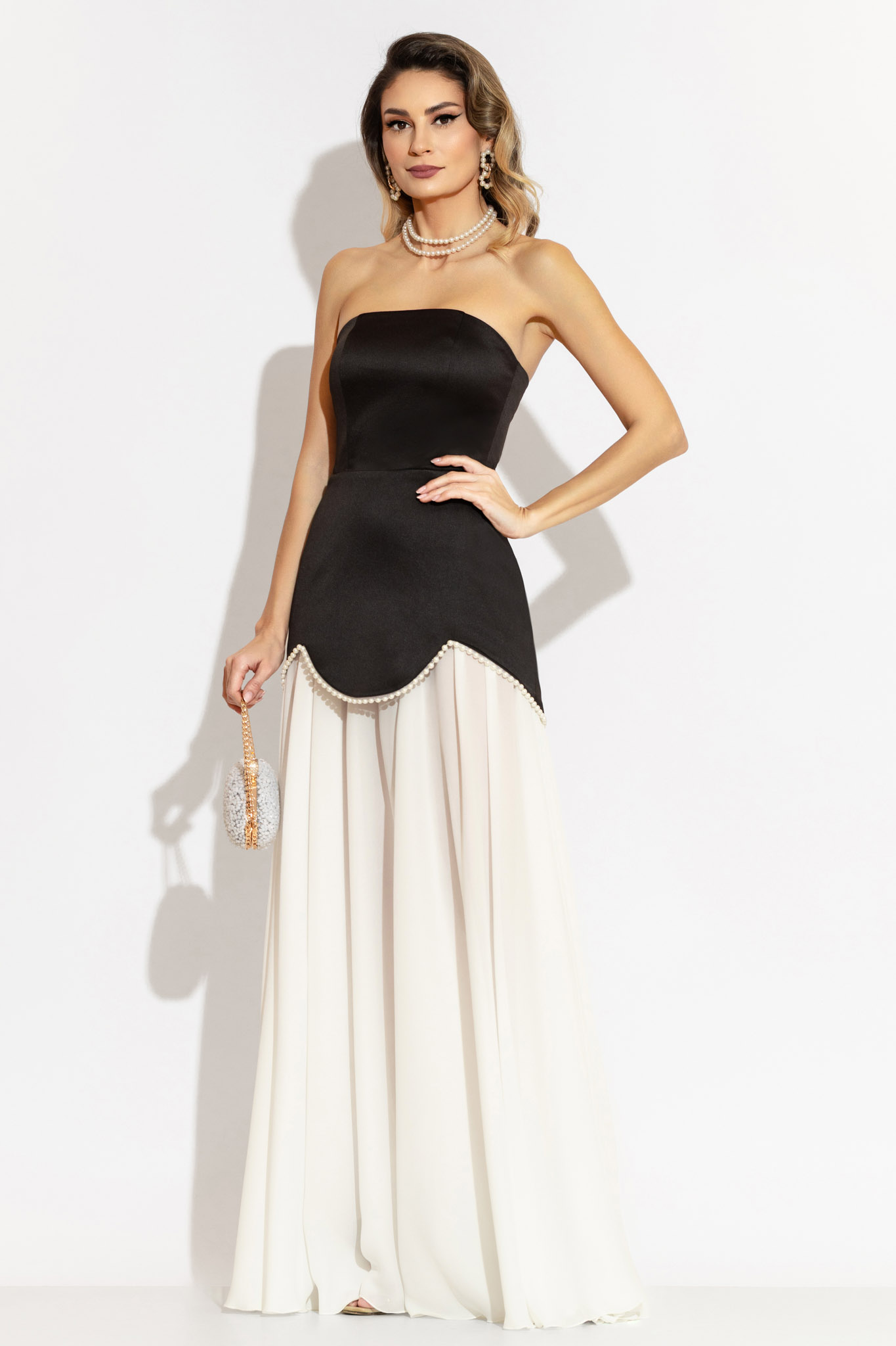 Rochie cu detalii din perle 