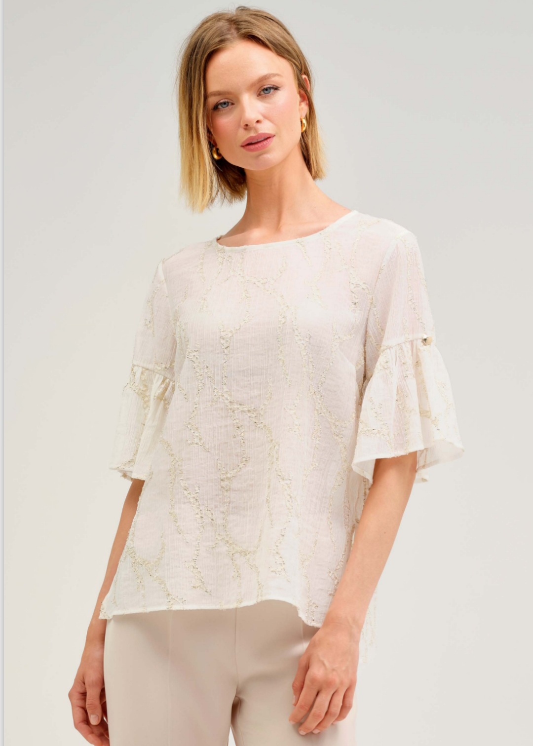 Bluza cu Inserții Aurii și Mâneci Volante