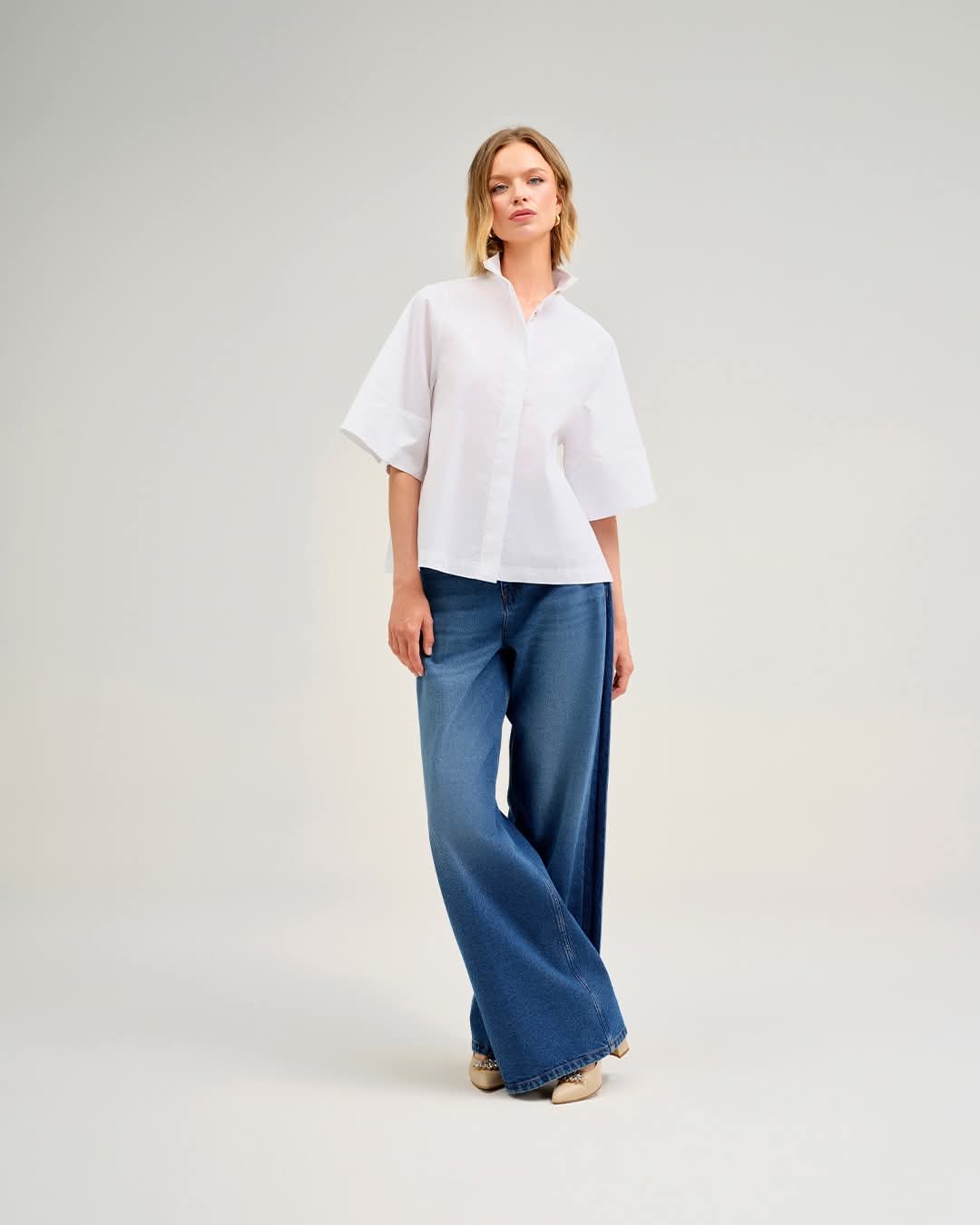 Cămașă Albă – Eleganță Minimalistă cu Volum Modern