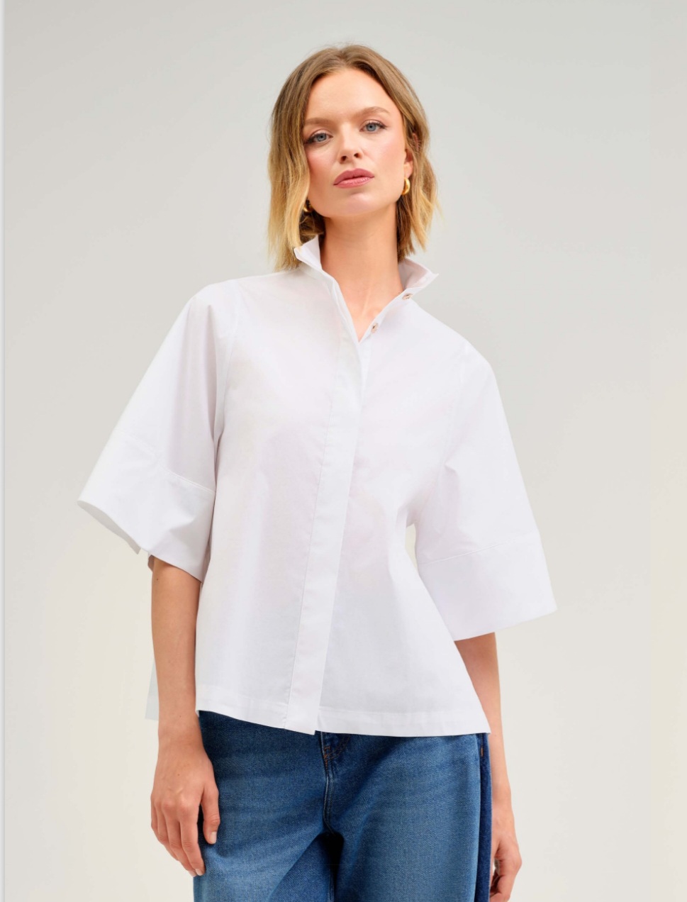 Cămașă Albă – Eleganță Minimalistă cu Volum Modern