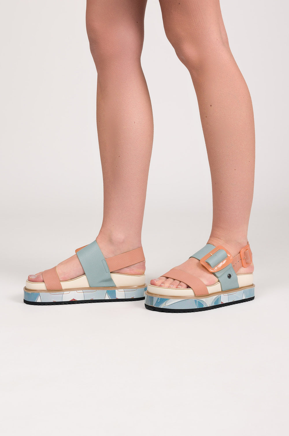 Sandale – Design Artistic și Confort la Fiecare Pas