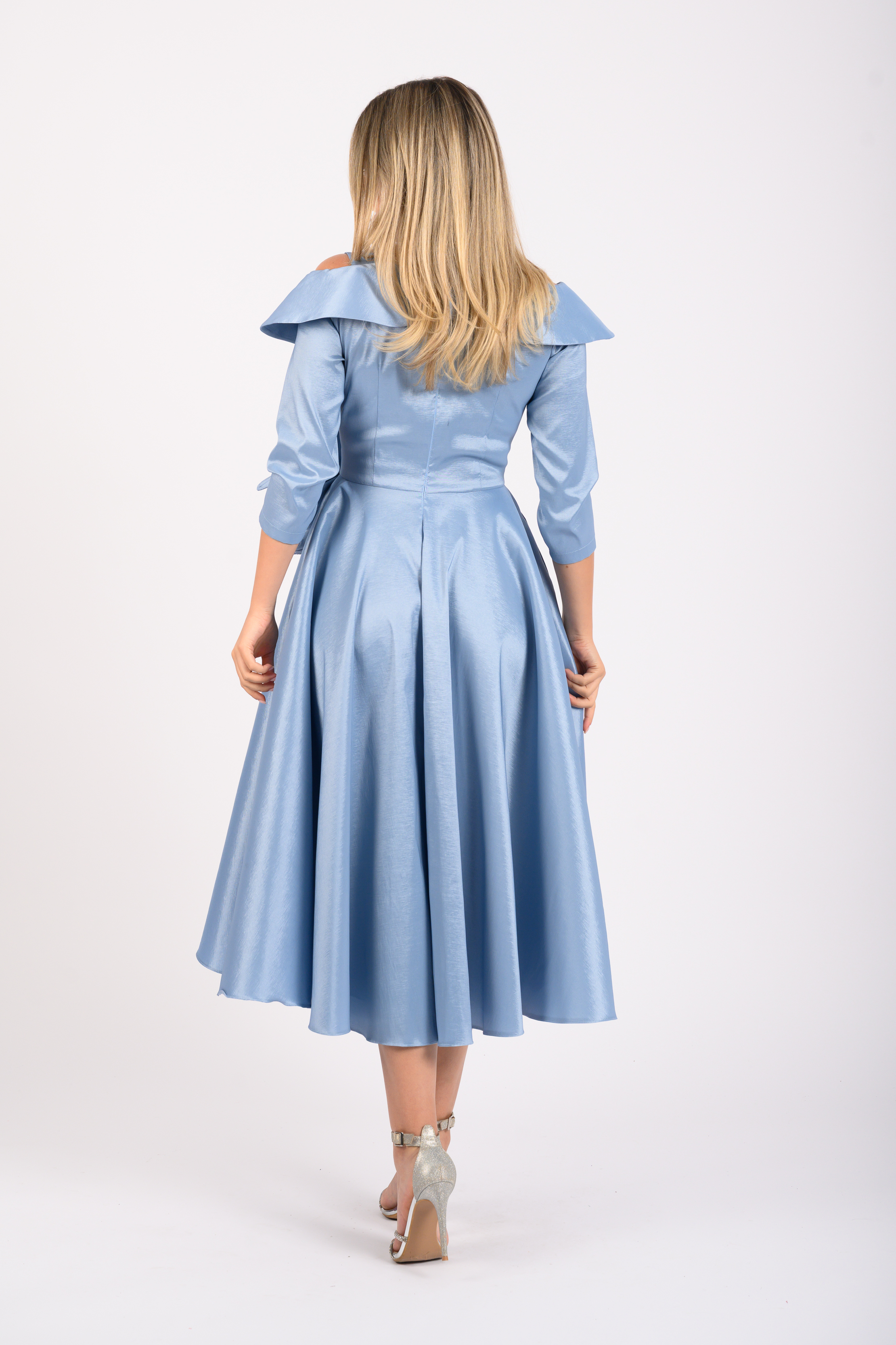 Rochie de Ocazie Alizée – Albastru Satinat cu Detaliu Floral 3D