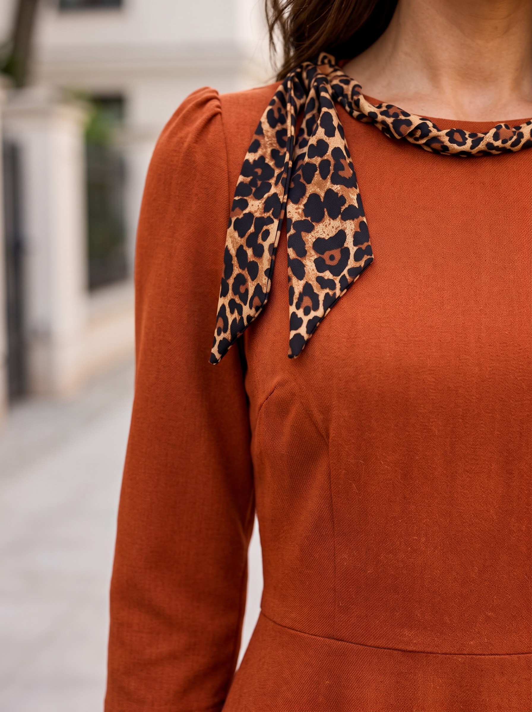 Rochie Midi Cloș din Stofă cu Accesoriu Detașabil 