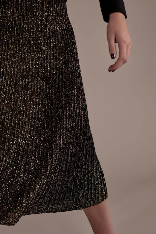 Fusta midi tricotata cu lurex auriu