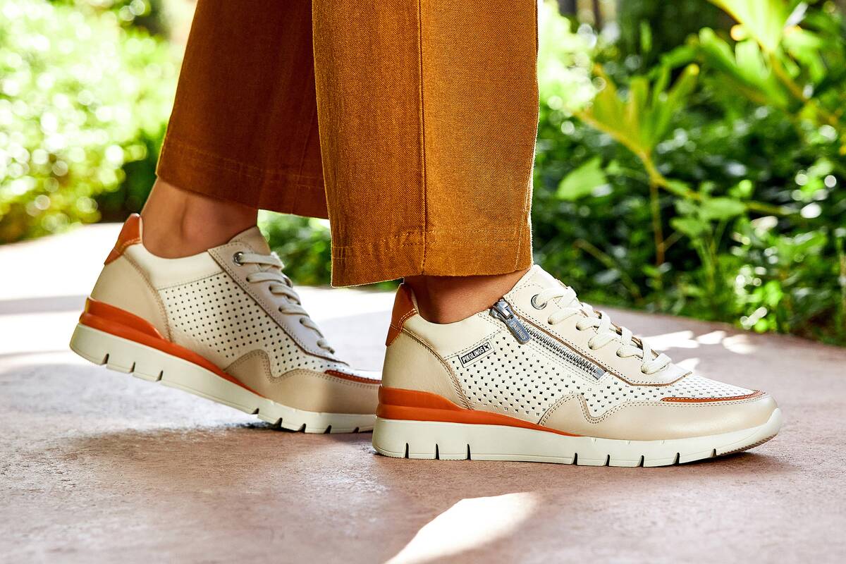 Pantofi sport din piele naturala perforata