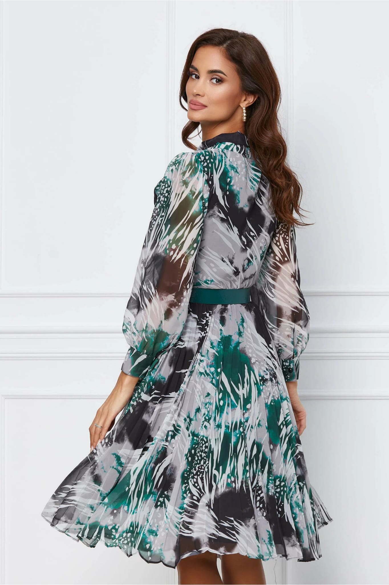 Rochie eleganta in clos din voal cu fusta plisata